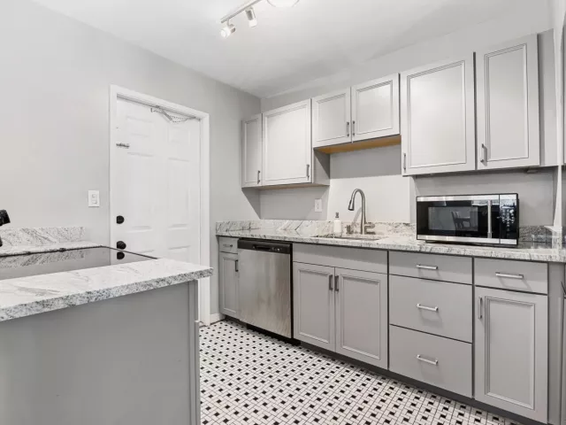 Продажа дома по адресу 501 NW 30th Court - фото 9352375