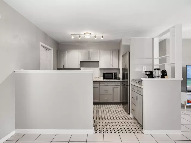 Продажа дома по адресу 501 NW 30th Court - фото 9352376