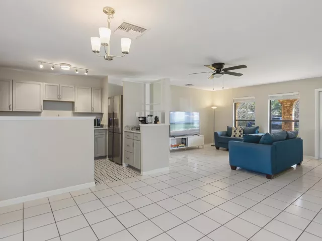 Продажа дома по адресу 501 NW 30th Court - фото 9352377