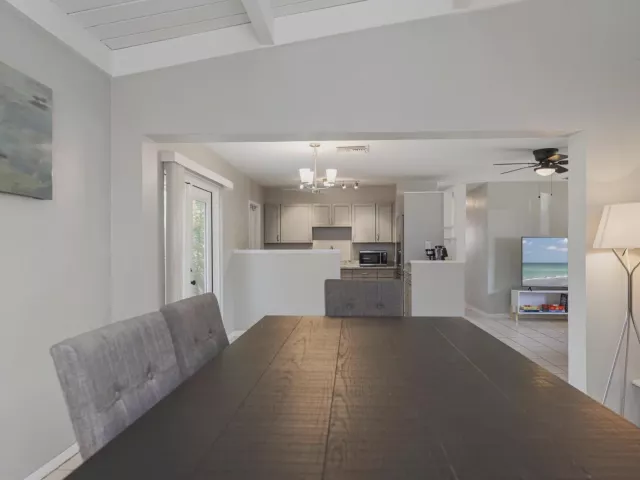 Продажа дома по адресу 501 NW 30th Court - фото 9352378