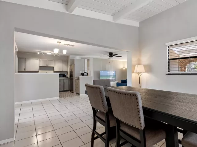 Продажа дома по адресу 501 NW 30th Court - фото 9352379