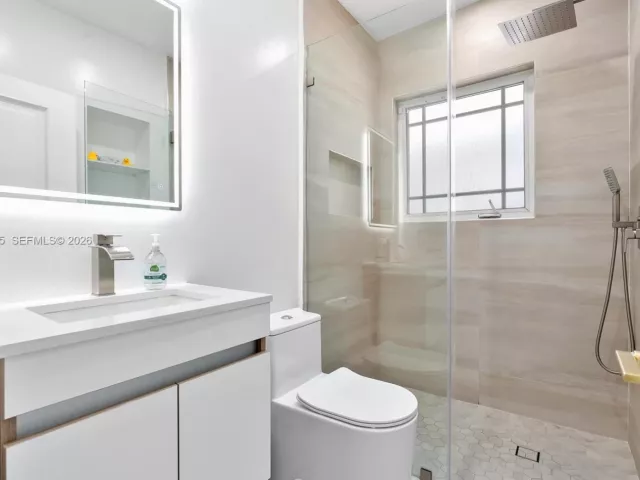 Продажа дома по адресу 2231 SW 17th St - фото 7585008