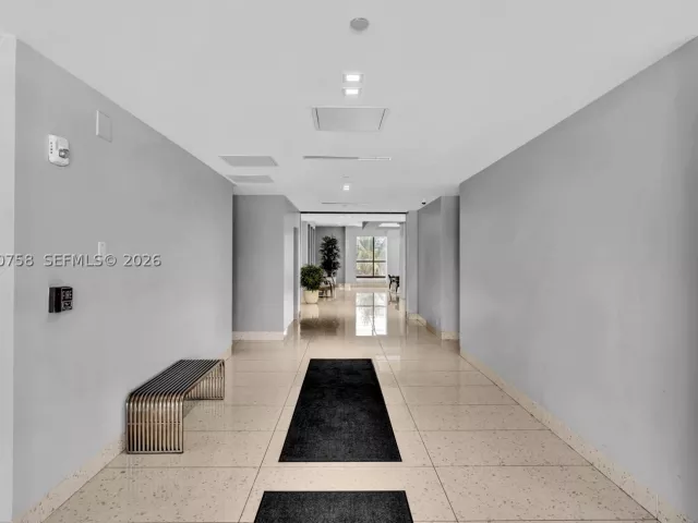 Продажа дома по адресу 20329 W Country Club Dr TH10 - фото 8901303