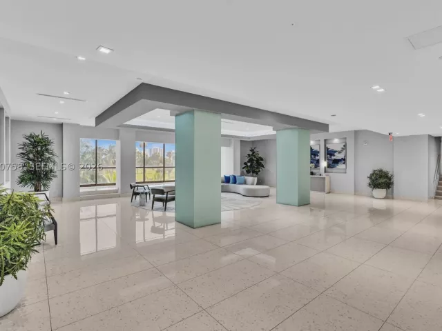 Продажа дома по адресу 20329 W Country Club Dr TH10 - фото 8901305