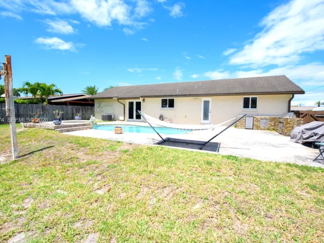 Дом в аренду по адресу 670 NW 16th St 670 - фото 7585742