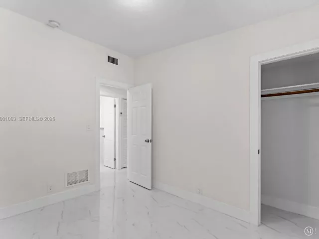 Продажа дома по адресу 3231 NW 48th Ter - фото 7585529