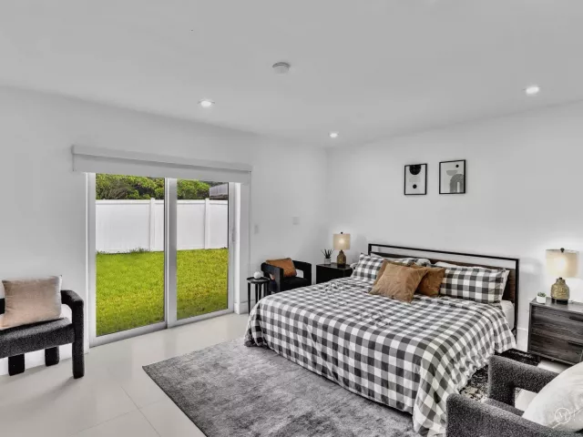 Продажа дома по адресу 209 NE 27th Drive - фото 9358772