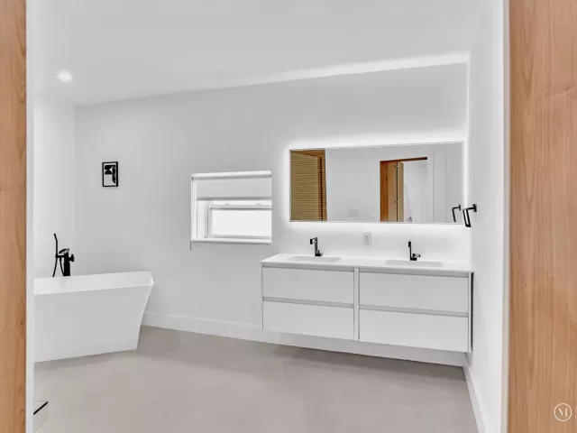 Продажа дома по адресу 209 NE 27th Drive - фото 9358774