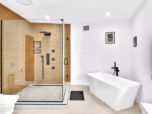 Продажа дома по адресу 209 NE 27th Drive - фото 9358776