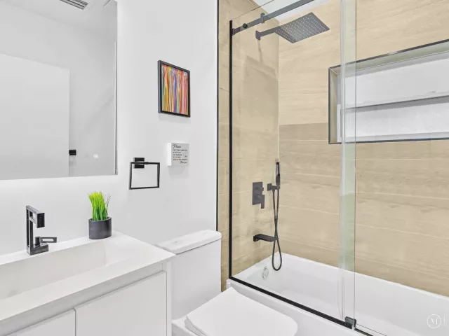 Продажа дома по адресу 209 NE 27th Drive - фото 9358784