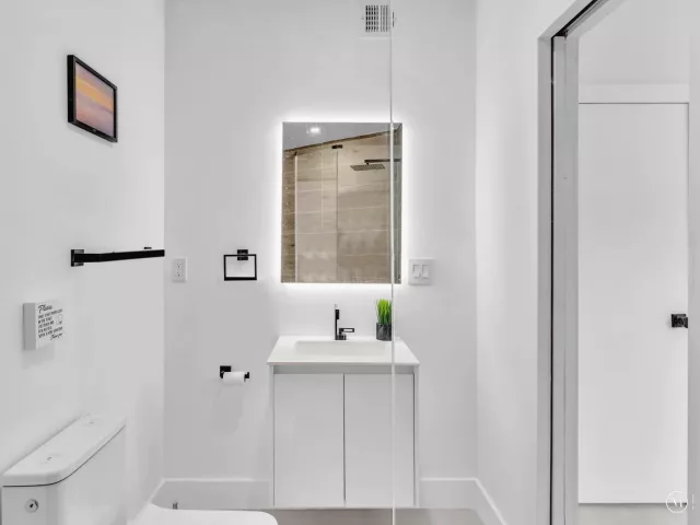 Продажа дома по адресу 209 NE 27th Drive - фото 9358786