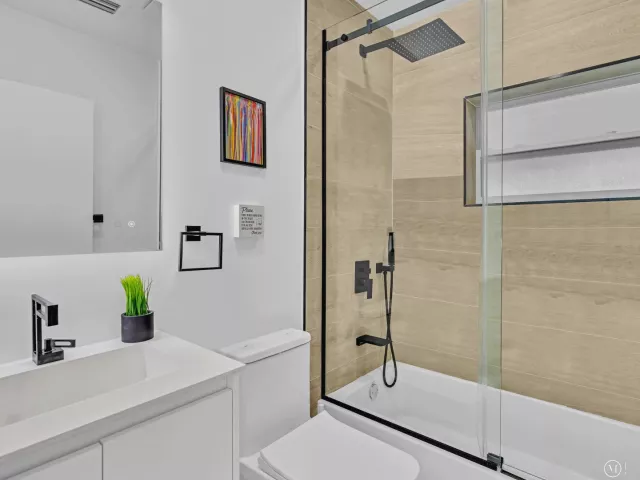 Продажа дома по адресу 209 NE 27th Drive - фото 9358792