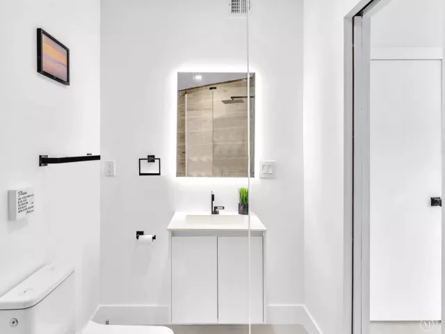 Продажа дома по адресу 209 NE 27th Drive - фото 9358793