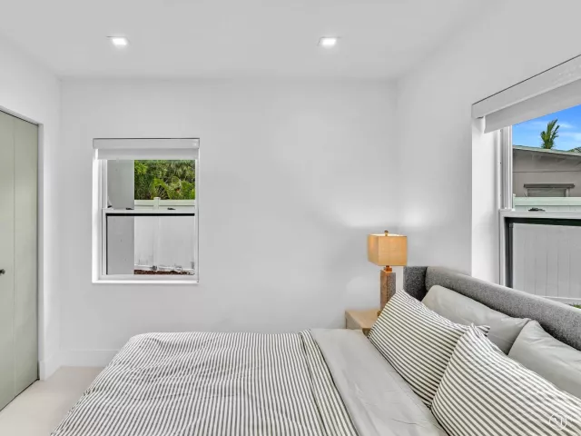 Продажа дома по адресу 209 NE 27th Drive - фото 9358798
