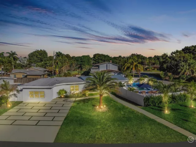Продажа дома по адресу 209 NE 27th Drive - фото 9358742