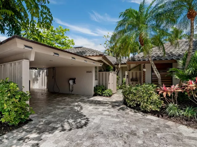 Продажа дома по адресу 2525 Barcelona Drive - фото 8865456