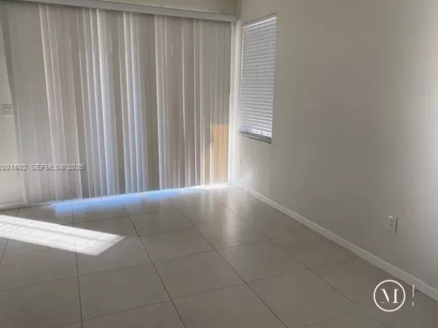 Дом в аренду по адресу 16568 SW 54th St - фото 7594438