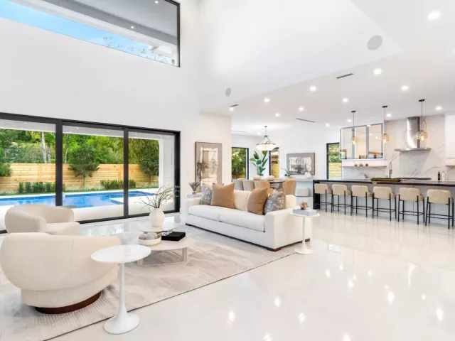 Продажа дома по адресу 451 NW 7th Avenue - фото 8916653