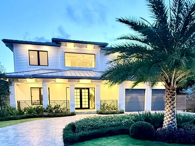 Продажа дома по адресу 451 NW 7th Avenue - фото 8916656