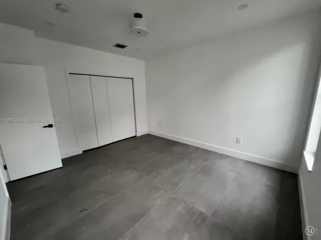 Продажа дома по адресу 3431 NW 14th Ter - фото 7588997