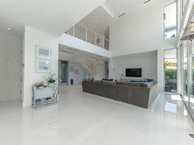 Продажа дома по адресу 701 Flamingo Drive - фото 8081621