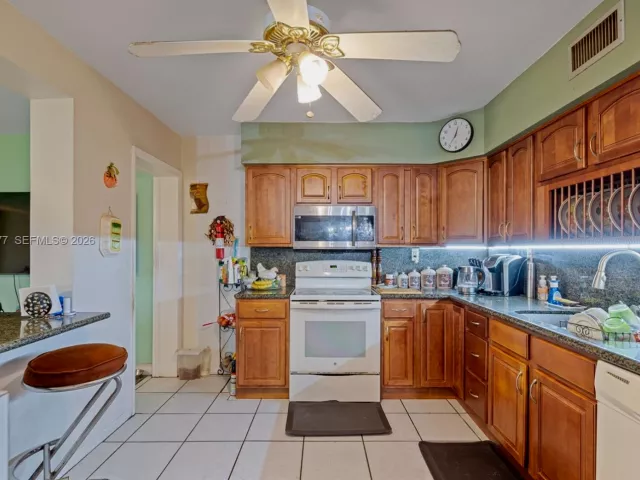 Продажа дома по адресу 20054 NW 12th Pl - фото 7591988