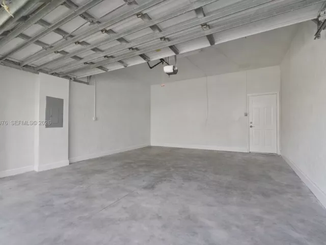 Продажа дома по адресу 690 SE 30th Dr - фото 7597019