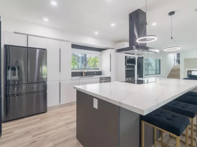 Продажа дома по адресу 2878 NE 26th Street - фото 8908109
