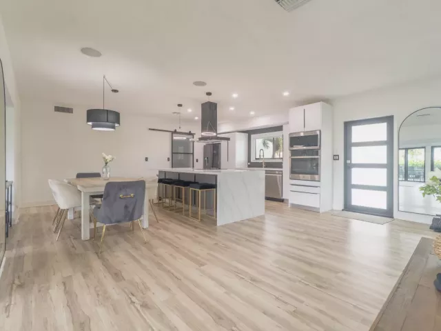 Продажа дома по адресу 2878 NE 26th Street - фото 8908099