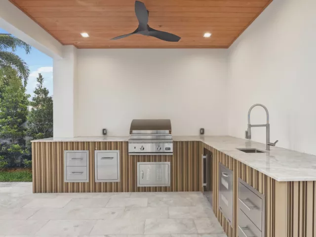 Продажа дома по адресу 274 NE 3rd Court - фото 9311069