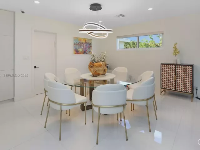 Продажа дома по адресу 1220 Azalea Cres - фото 7593024