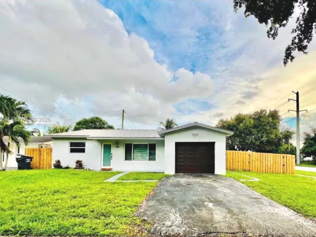 Дом в аренду по адресу 6390 Sherman St 6390 - фото 7593044