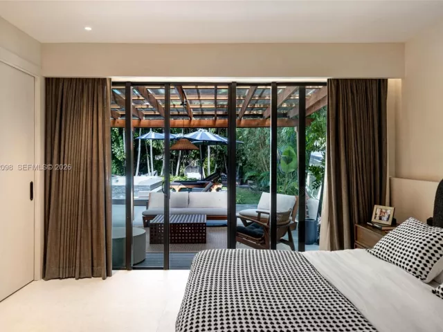 Продажа дома по адресу 1735 Michigan Ave - фото 7593004