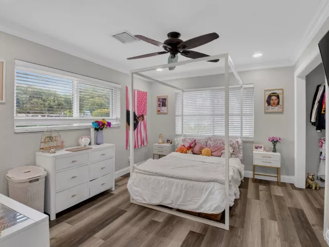 Продажа дома по адресу 5800 NE 7th Avenue - фото 9247489