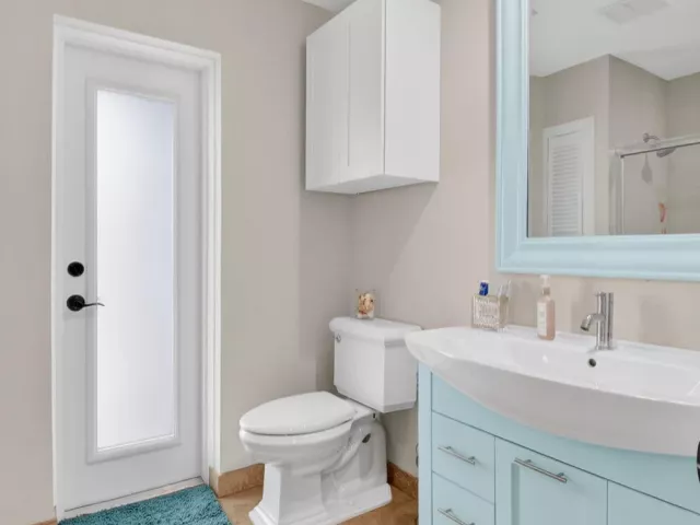Продажа дома по адресу 5800 NE 7th Avenue - фото 9247490