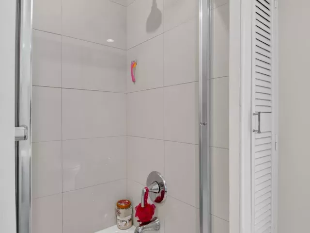 Продажа дома по адресу 5800 NE 7th Avenue - фото 9247491