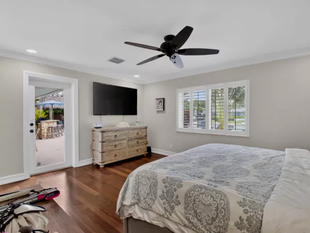 Продажа дома по адресу 5800 NE 7th Avenue - фото 9247494