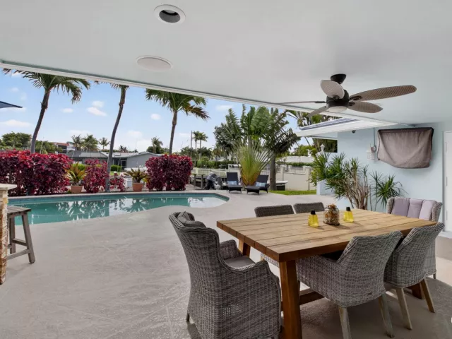 Продажа дома по адресу 5800 NE 7th Avenue - фото 9247498
