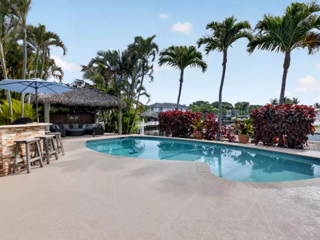 Продажа дома по адресу 5800 NE 7th Avenue - фото 9247499