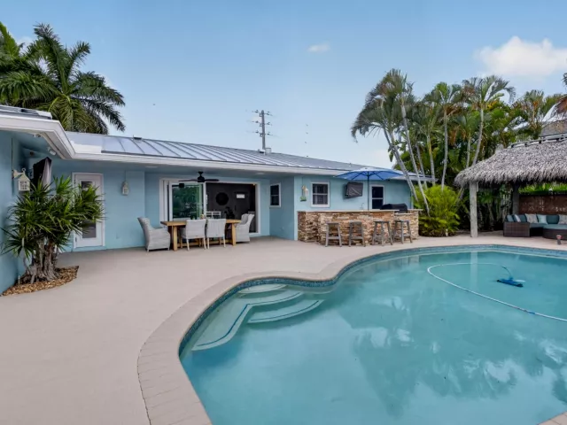 Продажа дома по адресу 5800 NE 7th Avenue - фото 9247510