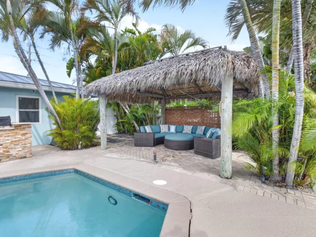 Продажа дома по адресу 5800 NE 7th Avenue - фото 9247514