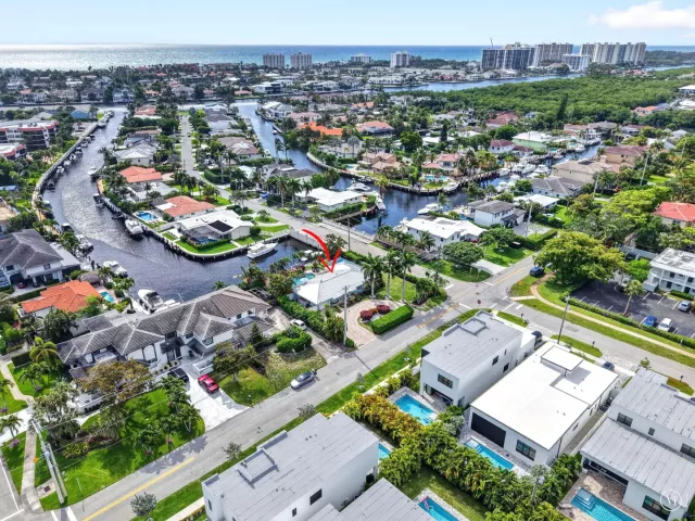 Продажа дома по адресу 5800 NE 7th Avenue - фото 9247535