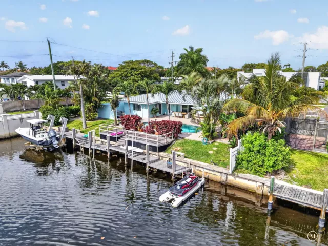 Продажа дома по адресу 5800 NE 7th Avenue - фото 9247537