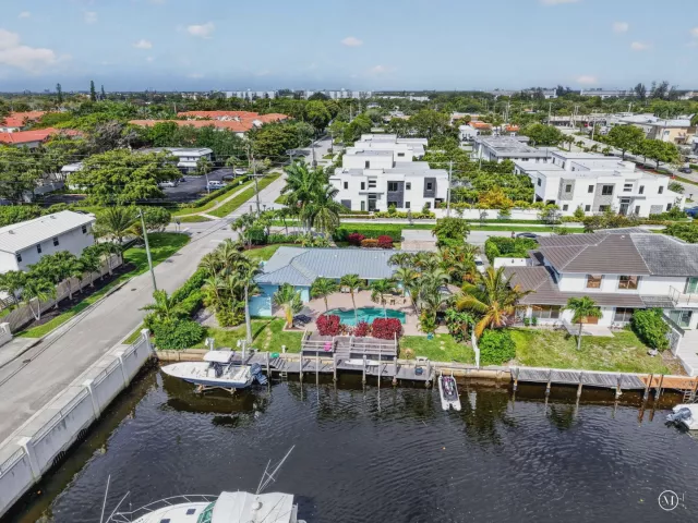 Продажа дома по адресу 5800 NE 7th Avenue - фото 9247541