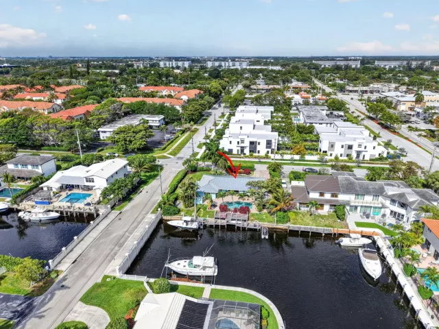 Продажа дома по адресу 5800 NE 7th Avenue - фото 9247546