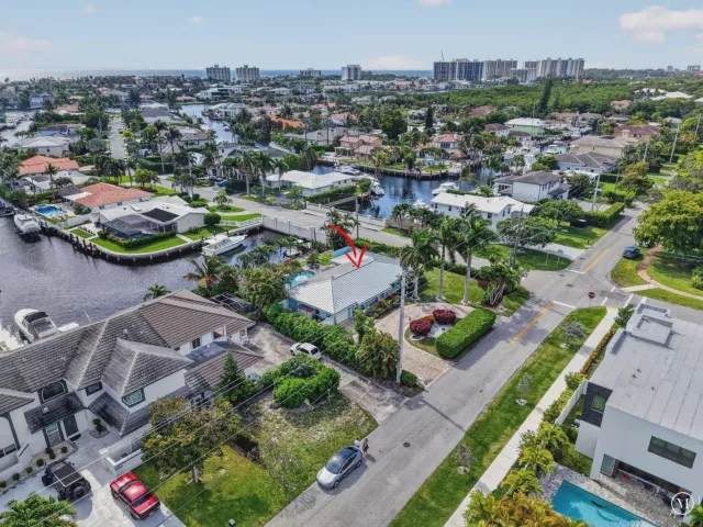 Продажа дома по адресу 5800 NE 7th Avenue - фото 9247555