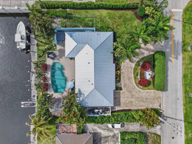 Продажа дома по адресу 5800 NE 7th Avenue - фото 9247558