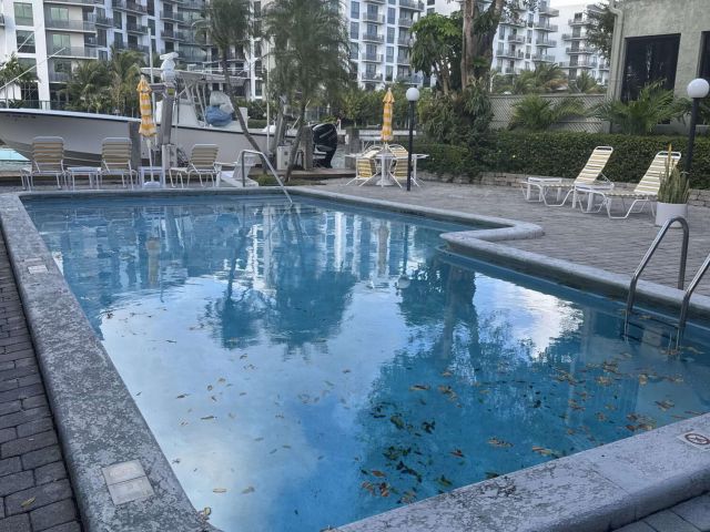 Продажа дома по адресу 1000 NW N River Drive 16 - фото 8183400
