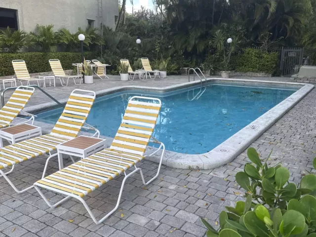 Продажа дома по адресу 1000 NW N River Drive 16 - фото 8183370