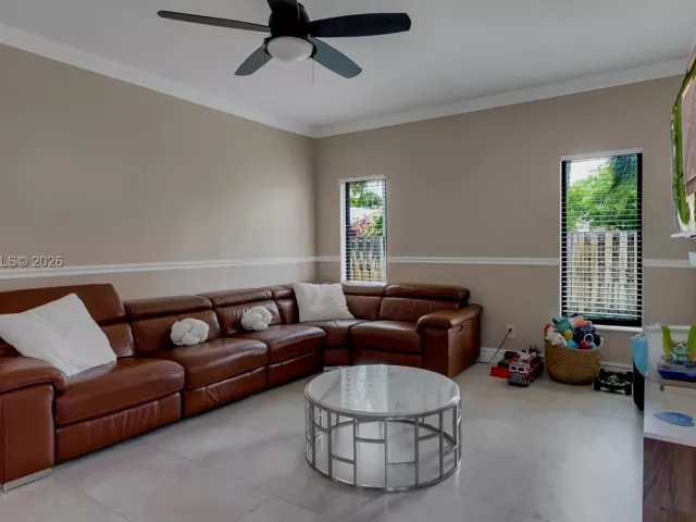 Продажа дома по адресу 10526 SW 14th Ct - фото 7597321